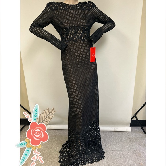 Monique Lhuillier imported lace, long sleeve long gown - Picture 3 of 14